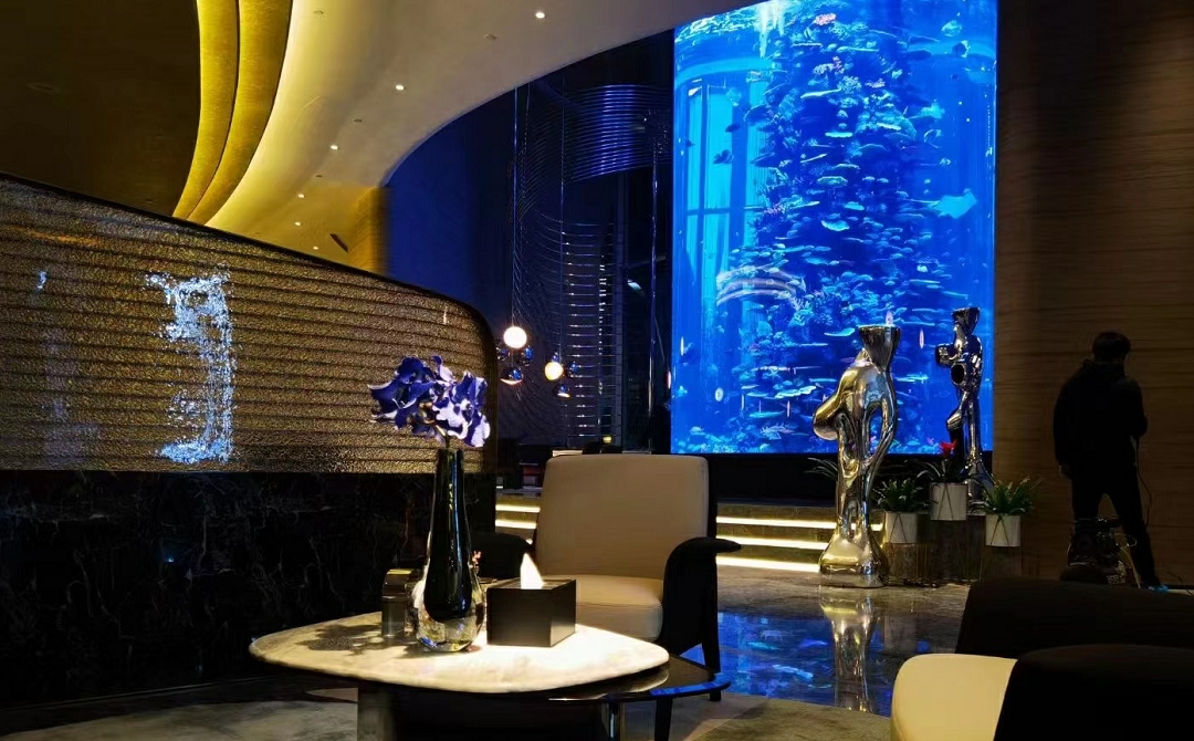 Acrylic Cylinder Aquariums Commercial Project, Changsha, China